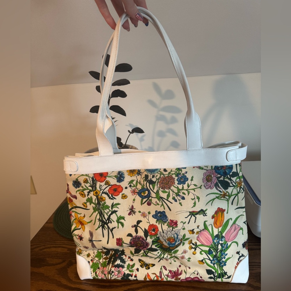 Authentic Vintage Gucci Flora Tote - Picture 2 of 11